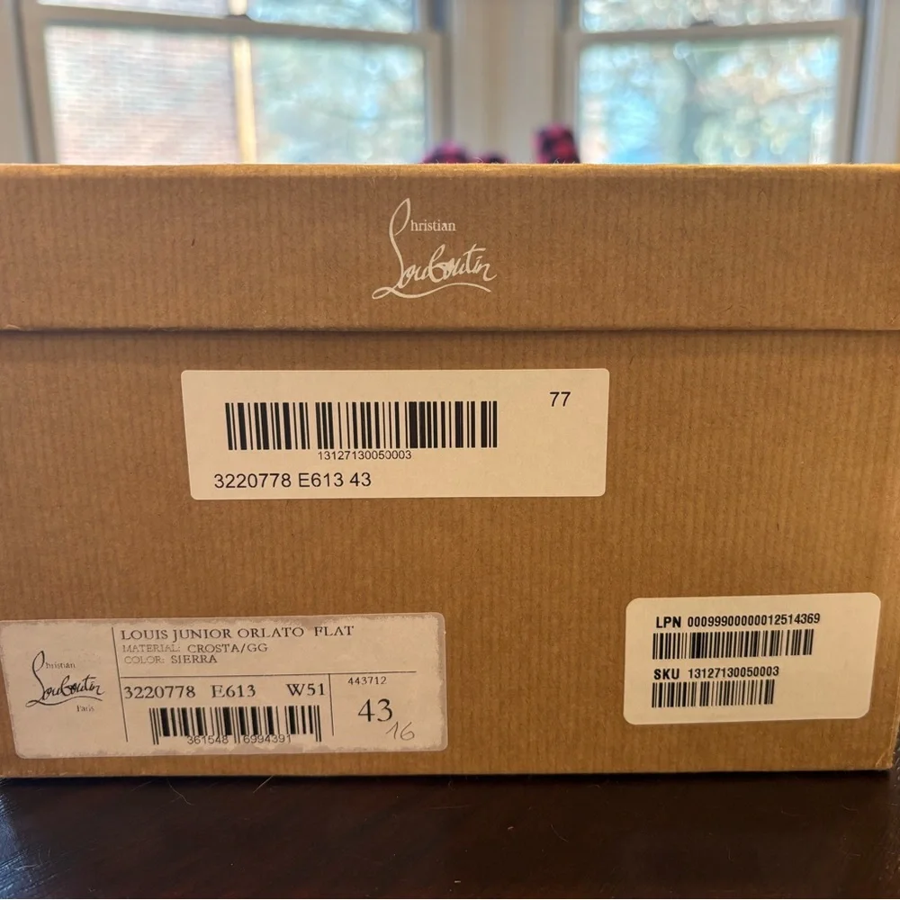 Christian Louboutin - Picture 2 of 5